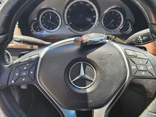 2013 Mercedes-Benz E 350 - Interior Steering Wheel With Keys Image